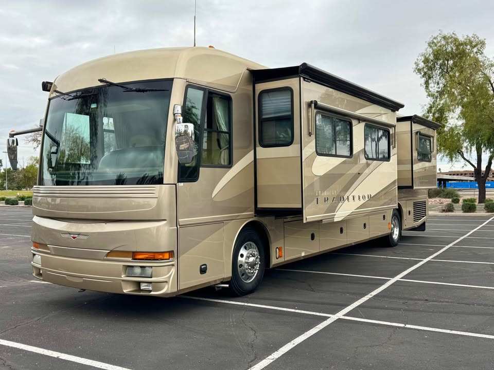 2006 Fleetwood American Tradition front exterior